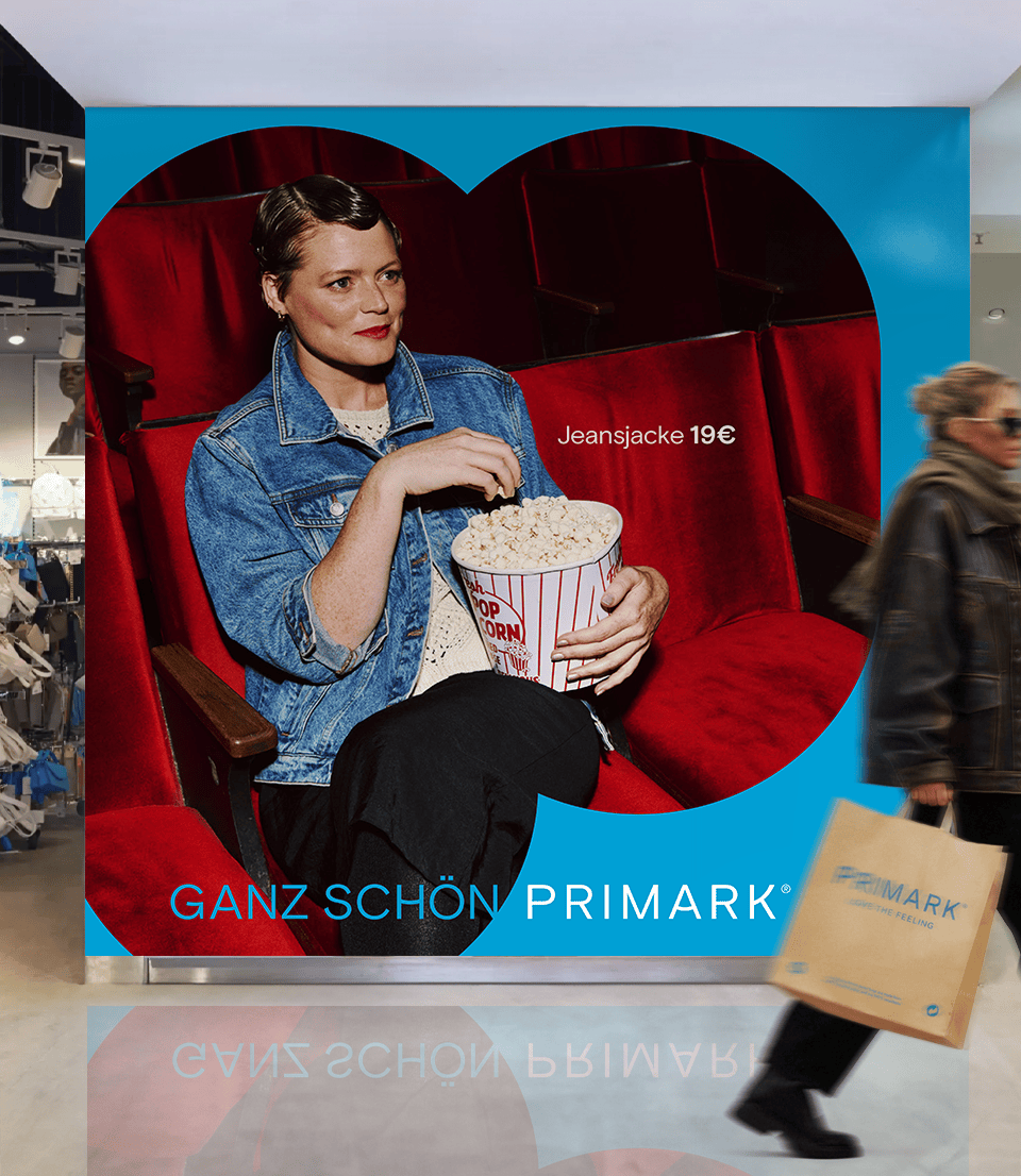 Sitting woman holding pop-corn